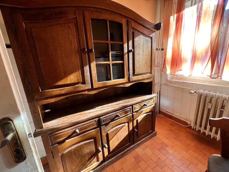 Titan, metrou 7 min, etaj 2/4