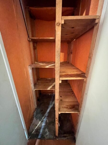 Titan, metrou 7 min, etaj 2/4