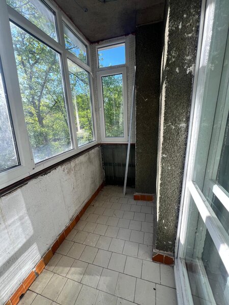 Titan, metrou 7 min, etaj 2/4