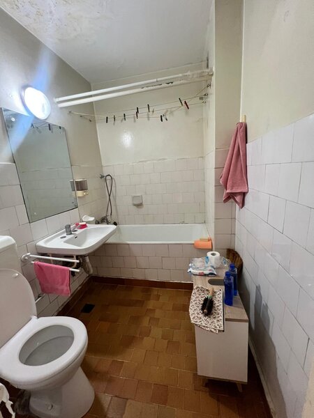 Titan, metrou 7 min, etaj 2/4